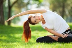 开云APP-跨越半球的双雄对决，湖人掀翻公牛，莫兰特在西甲德比接管比赛