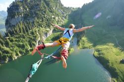 开云官方app入口-1.泛洲烽火，当巴伐利亚铁骑遭遇南美草原雄鹰—格纳布里撕裂大陆边界的夜晚