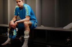 开云体育入口-速度与时间的双重奏，红牛战术逆转法拉利，阿隆索以岁月刷新纪录