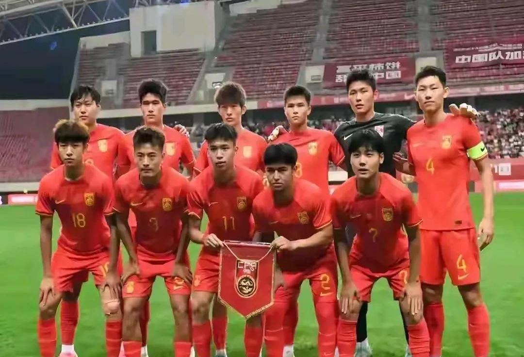 凶猛对抗赛场上，国家队获胜而归