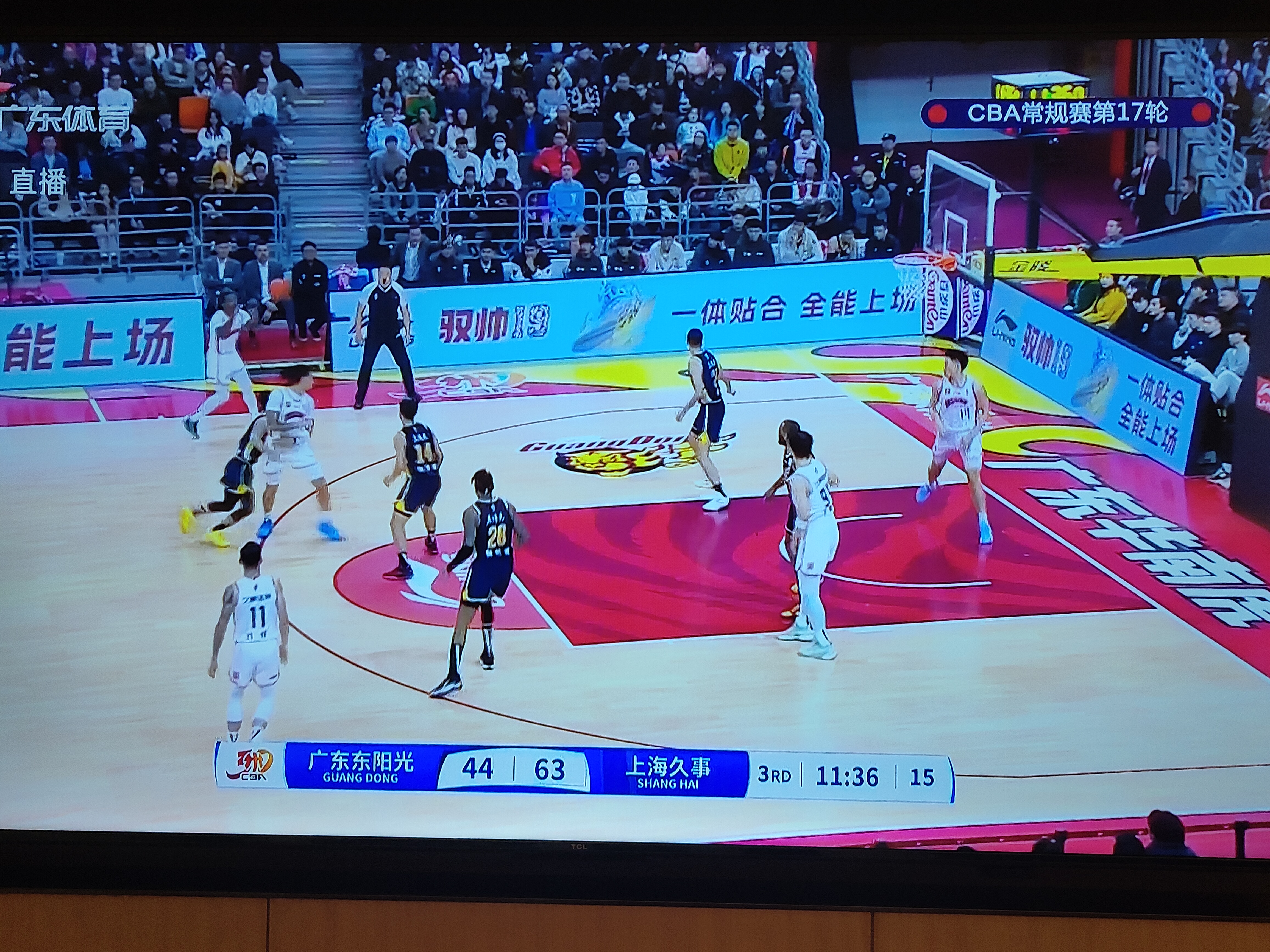 粤媒头条披露内幕，球队训练现场一览无余