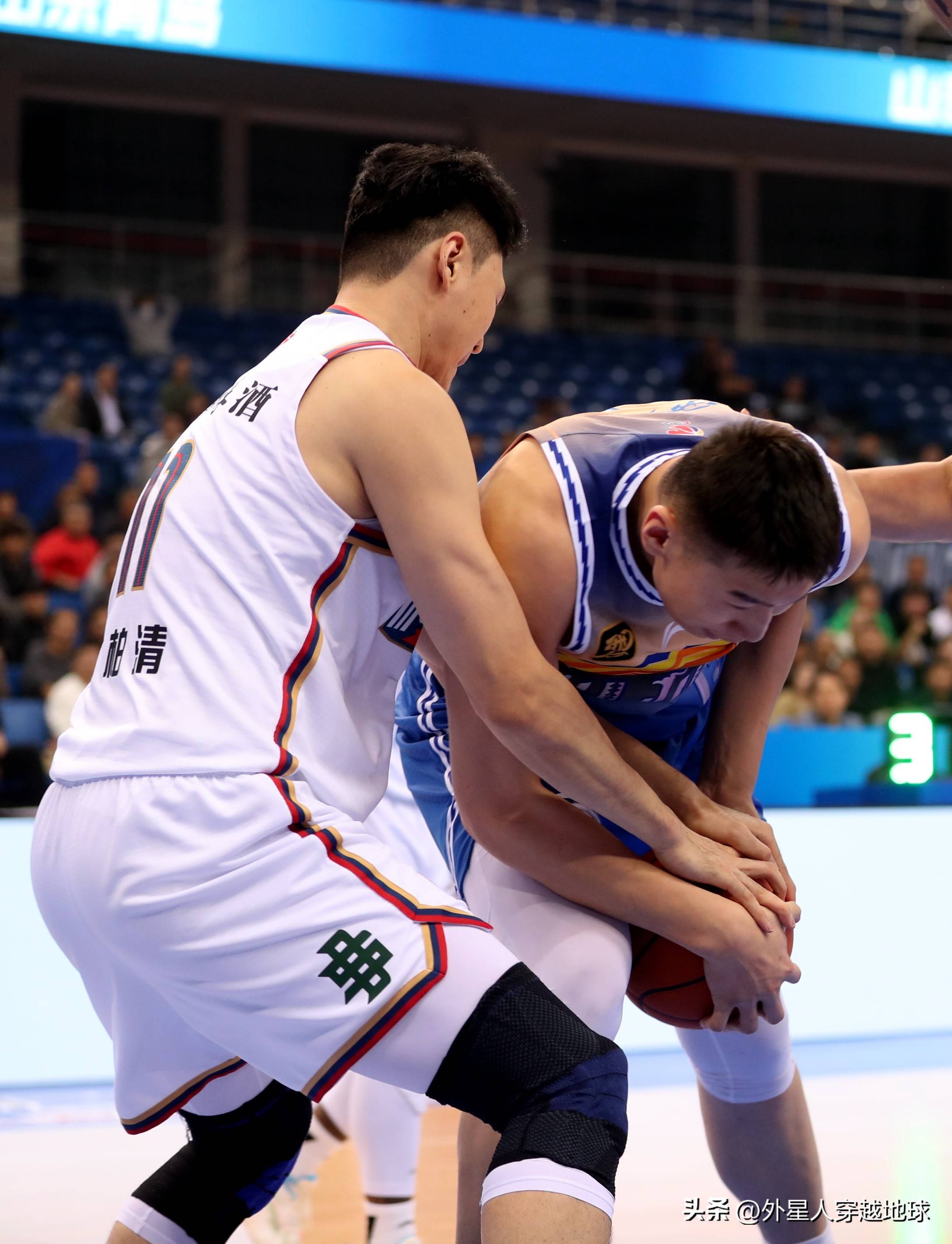 南京队在比赛中力挽狂澜，取得关键三分