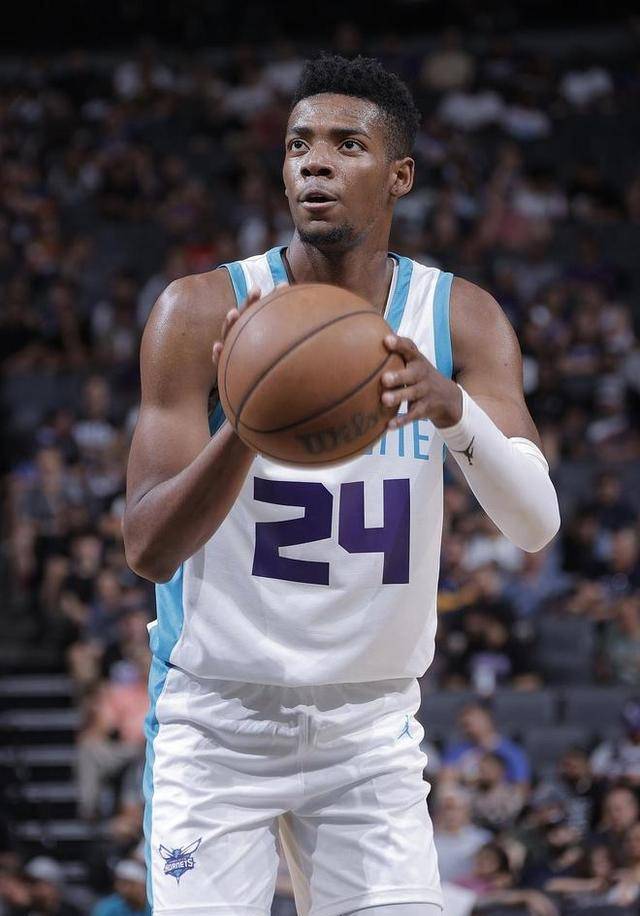 包含新秀球员崭露头角，成为球队重要得分点的词条