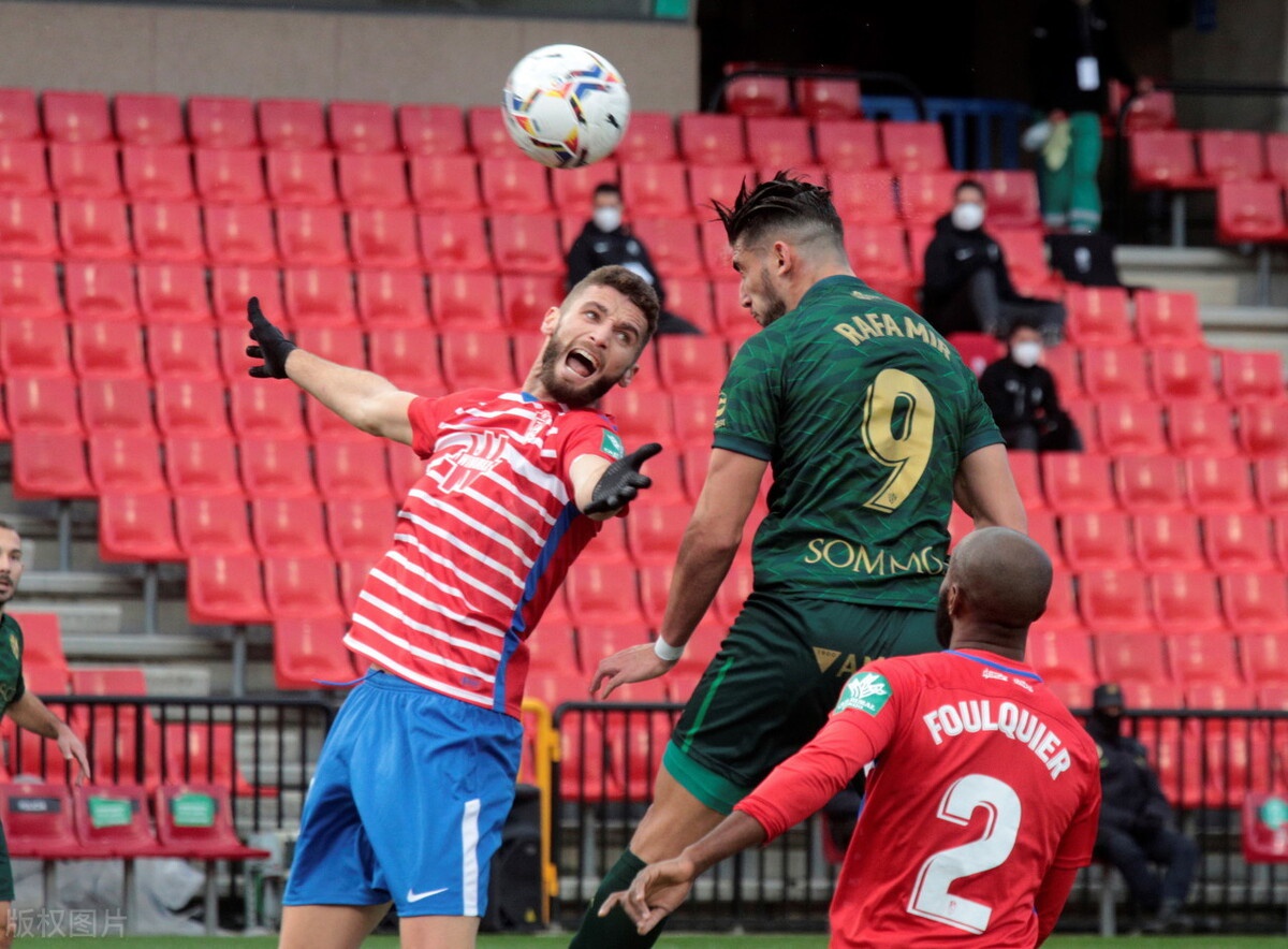 格拉纳达击败埃尔切，继续保持西甲领先地位