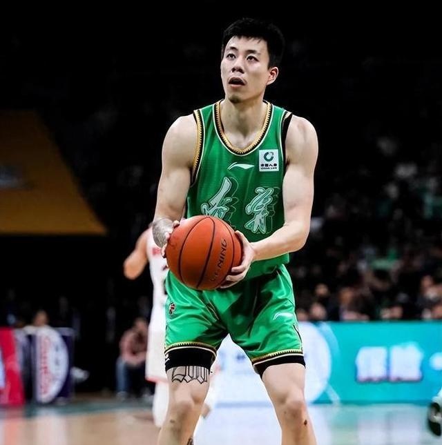上海男篮表现突出，成为焦点球队