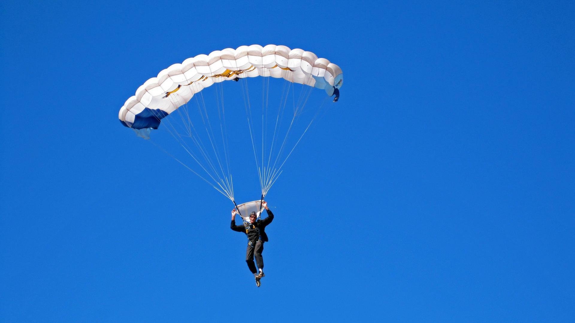 威廉姆斯鏖战索伯,围场悲喜剧中,佩雷兹如何化身致命手术刀?